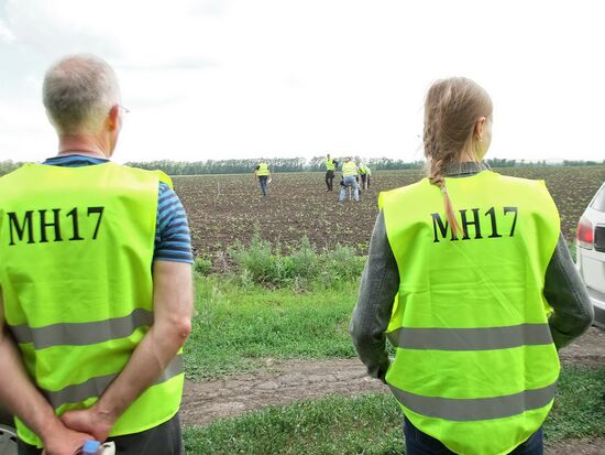 International experts arrive in Donetsk to investigate Malaysian MH17 Boeing crash