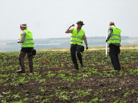 International experts arrive in Donetsk to investigate Malaysian MH17 Boeing crash