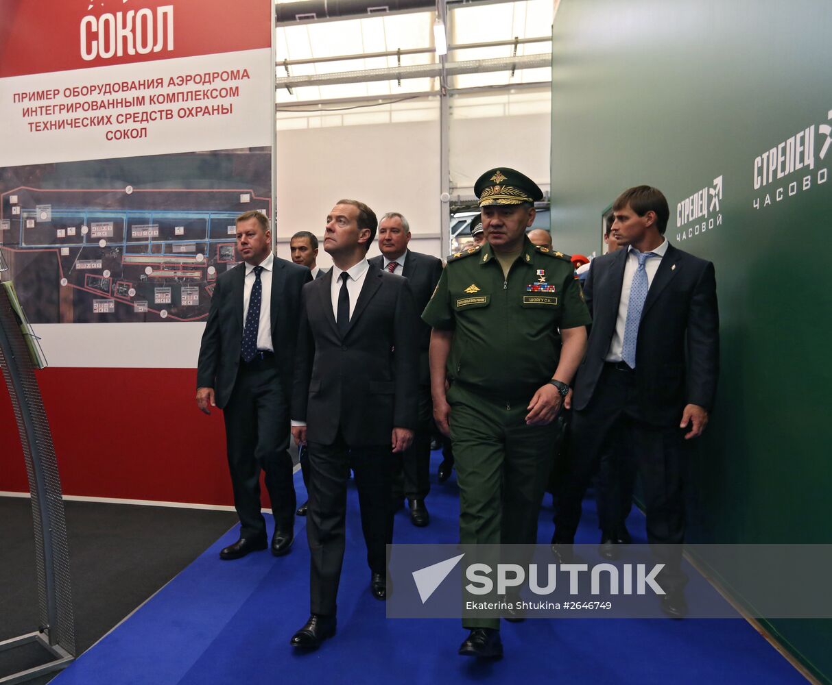 Prime Minister Medvedev visits ARMY 2015 International military technical forum