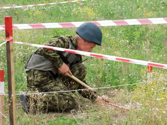 International experts arrive in Donetsk to investigate Malaysian MH17 Boeing crash