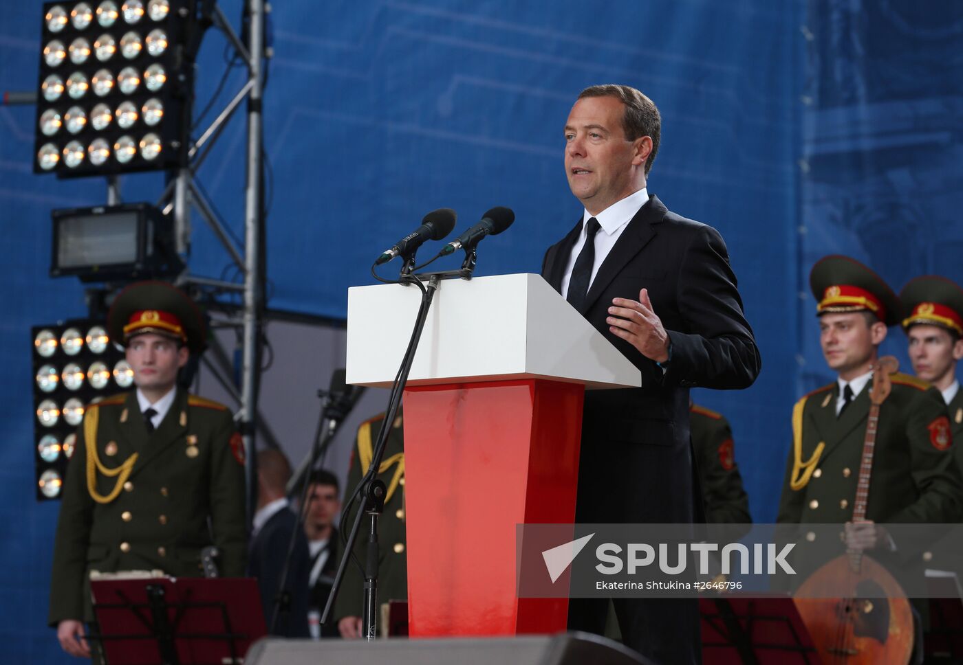 Prime Minister Medvedev visits ARMY 2015 International military technical forum