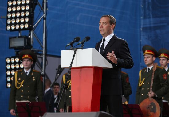 Prime Minister Medvedev visits ARMY 2015 International military technical forum