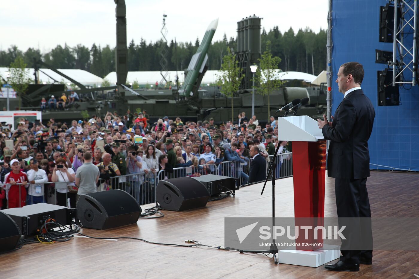 Prime Minister Medvedev visits ARMY 2015 International military technical forum