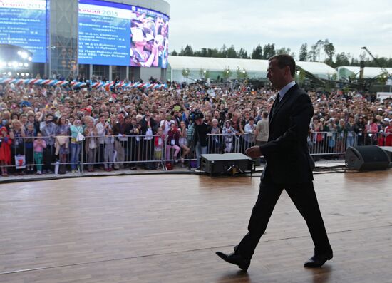 Prime Minister Medvedev visits ARMY 2015 International military technical forum