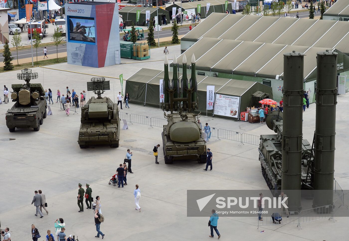 Prime Minister Medvedev visits ARMY 2015 International military technical forum