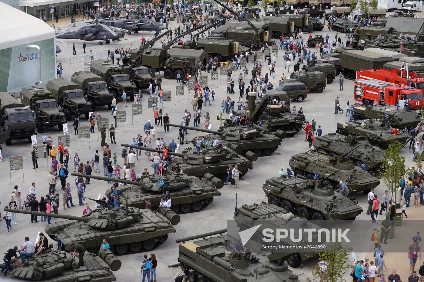 Prime Minister Medvedev visits ARMY 2015 International military technical forum