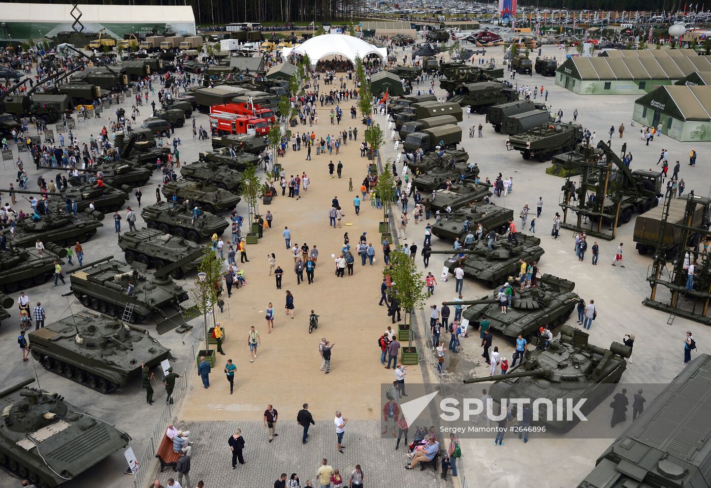 Prime Minister Medvedev visits ARMY 2015 International military technical forum