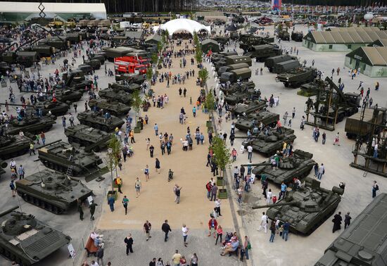 Prime Minister Medvedev visits ARMY 2015 International military technical forum