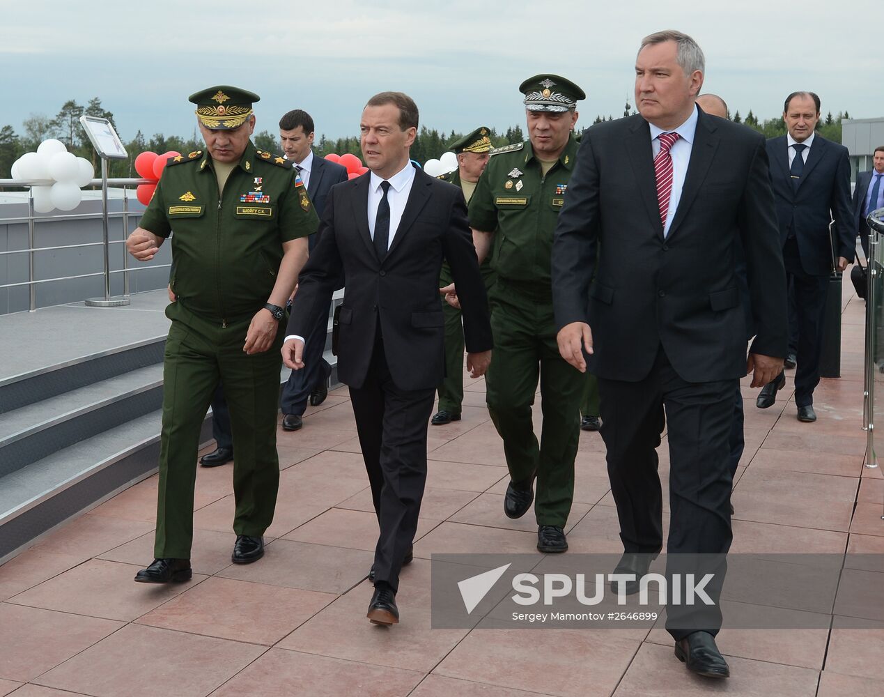 Prime Minister Medvedev visits ARMY 2015 International military technical forum