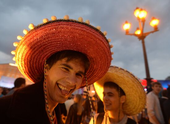 Scarlet Sails school-leavers' festival in St. Petersburg during SPEIF 2015