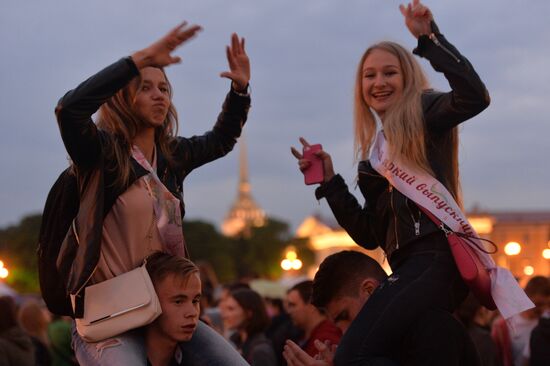 Scarlet Sails school-leavers' festival in St. Petersburg as part of SPEIF 2015