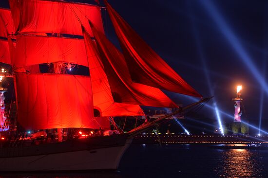 Scarlet Sails school-leavers' festival in St. Petersburg during SPEIF 2015
