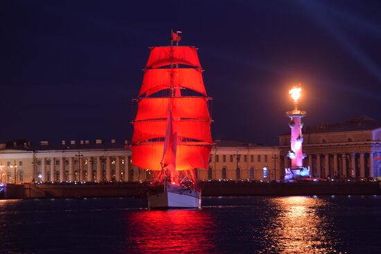 Scarlet Sails school-leavers' festival in St. Petersburg during SPEIF 2015