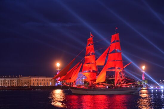 Scarlet Sails school-leavers' festival in St. Petersburg during SPEIF 2015