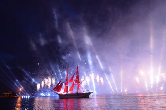 Scarlet Sails school-leavers' festival in St. Petersburg during SPEIF 2015