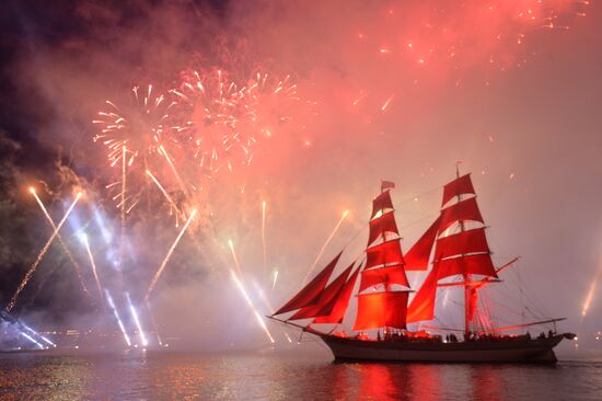 Scarlet Sails school-leavers' festival in St. Petersburg during SPEIF 2015