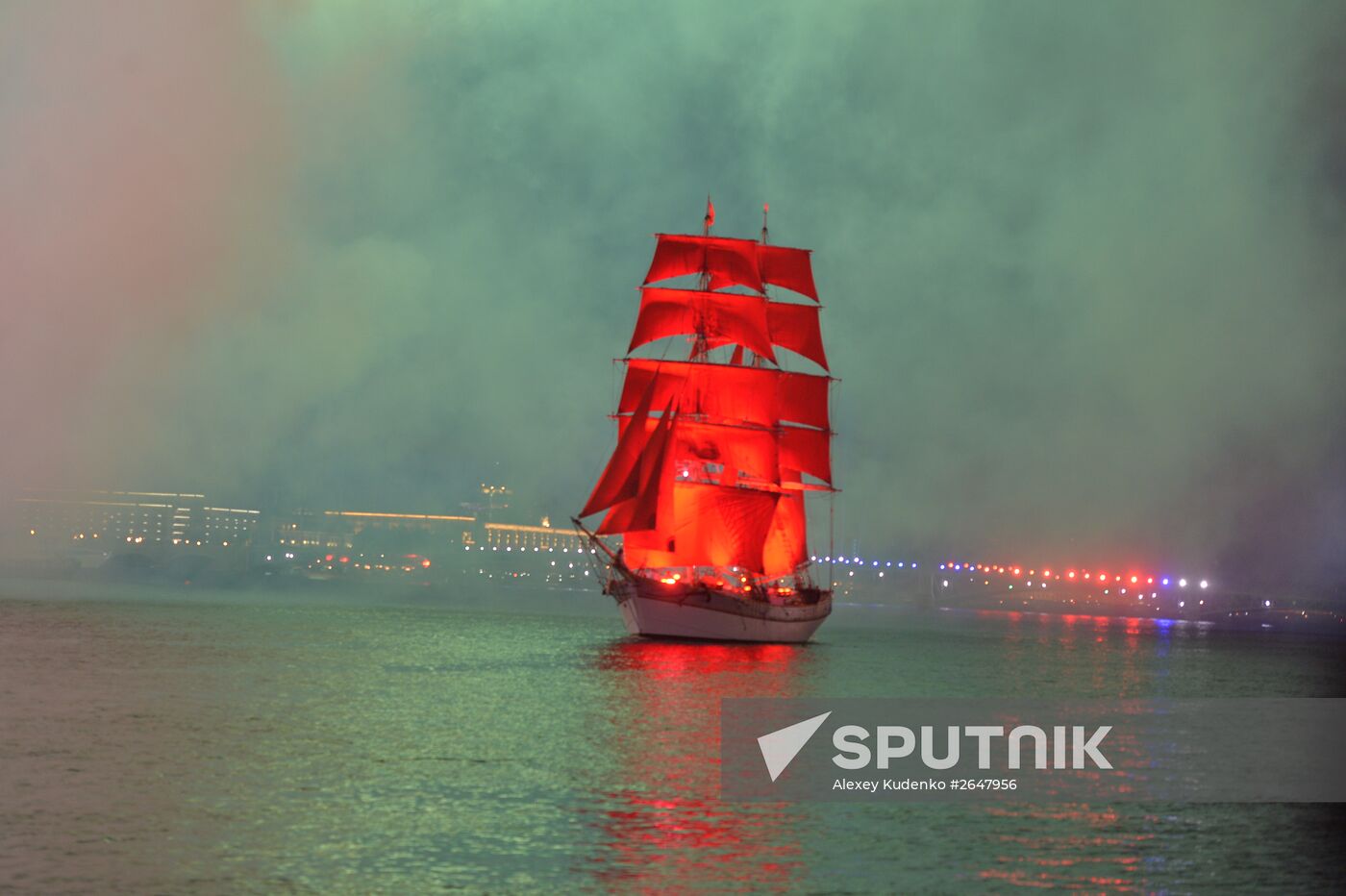 Scarlet Sails school-leavers' festival in St. Petersburg as part of SPEIF 2015