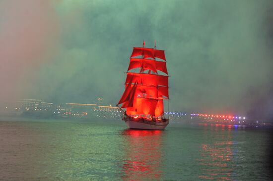 Scarlet Sails school-leavers' festival in St. Petersburg as part of SPEIF 2015