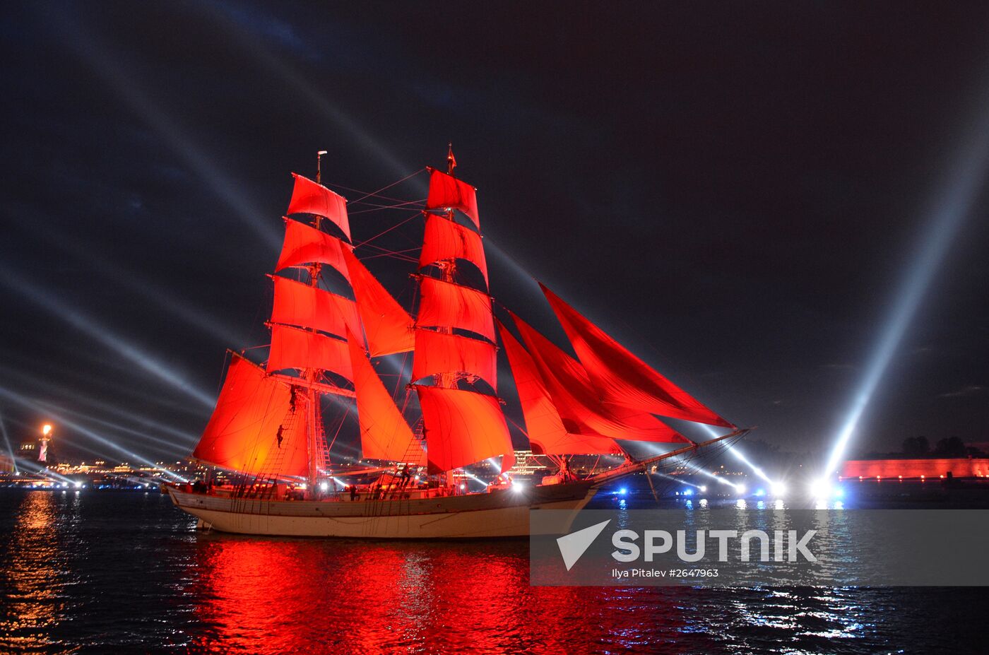 Scarlet Sails school-leavers' festival in St. Petersburg during SPEIF 2015
