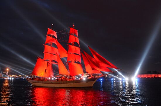Scarlet Sails school-leavers' festival in St. Petersburg during SPEIF 2015
