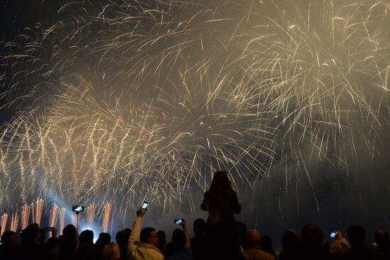 Scarlet Sails school-leavers' festival in St. Petersburg during SPEIF 2015