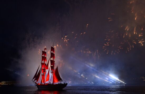 Scarlet Sails school-leavers' festival in St. Petersburg during SPEIF 2015