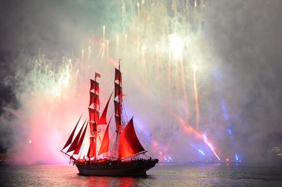 Scarlet Sails school-leavers' festival in St. Petersburg during SPEIF 2015