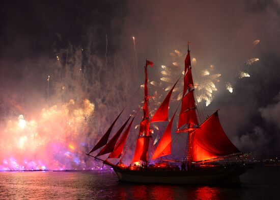 Scarlet Sails school-leavers' festival in St. Petersburg during SPEIF 2015