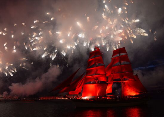 Scarlet Sails school-leavers' festival in St. Petersburg during SPEIF 2015