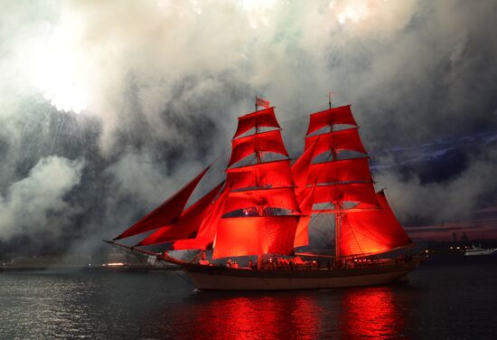 Scarlet Sails school-leavers' festival in St. Petersburg during SPEIF 2015
