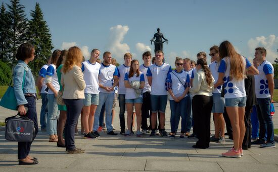 Russian national swimming team visits Peterhof