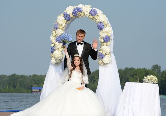 Russian biathlete Anton Shipulin and Luiza Sabitova get married in Yekaterinburg