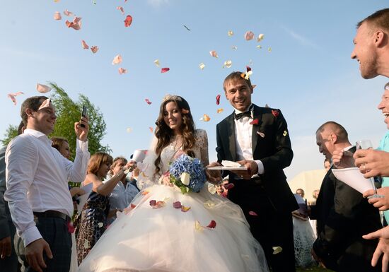 Russian biathlete Anton Shipulin and Luiza Sabitova get married in Yekaterinburg