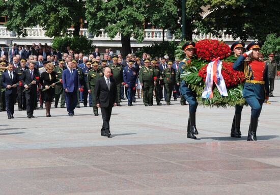 Laying wreath at Tomb of the Unknown Soldier near Kremlin Wall