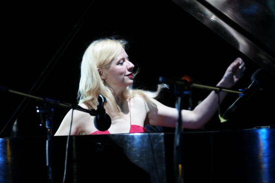 US pianist Valentina Lisitsa visits Donetsk