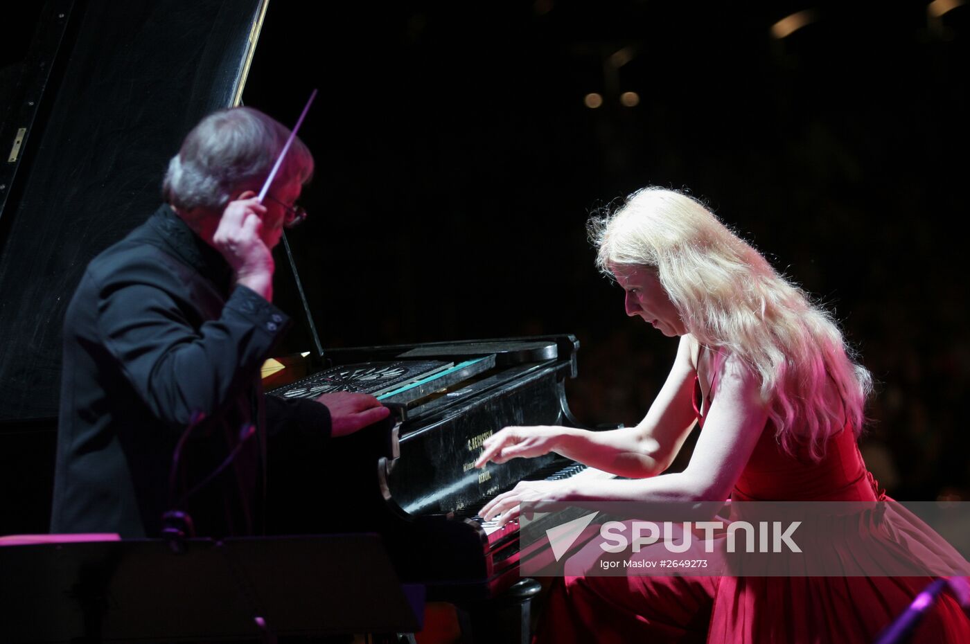 US pianist Valentina Lisitsa visits Donetsk