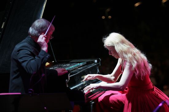 US pianist Valentina Lisitsa visits Donetsk