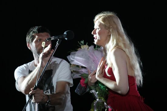 US pianist Valentina Lisitsa visits Donetsk