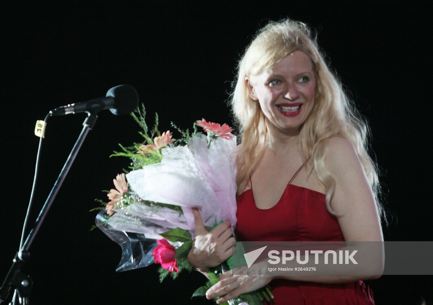 US pianist Valentina Lisitsa visits Donetsk