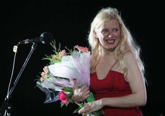 US pianist Valentina Lisitsa visits Donetsk