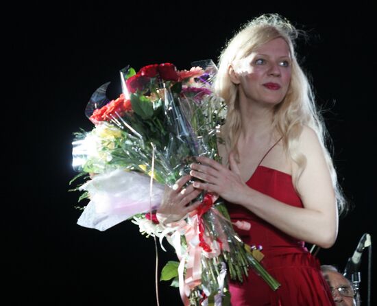 US pianist Valentina Lisitsa visits Donetsk