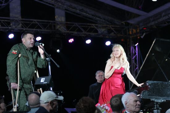 US pianist Valentina Lisitsa visits Donetsk