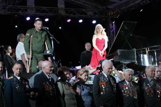 US pianist Valentina Lisitsa visits Donetsk