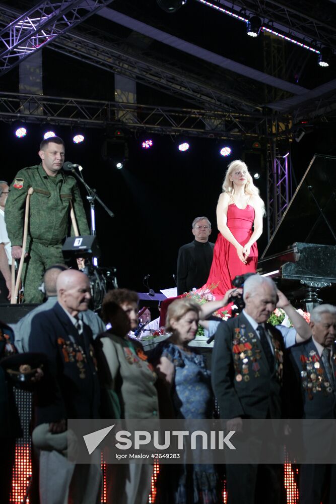 US pianist Valentina Lisitsa visits Donetsk