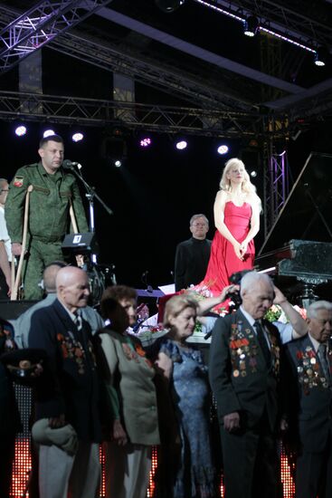 US pianist Valentina Lisitsa visits Donetsk