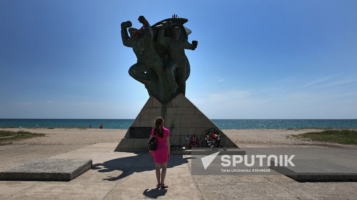 Monument to paratroopers near Yevpatoria