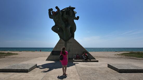Monument to paratroopers near Yevpatoria