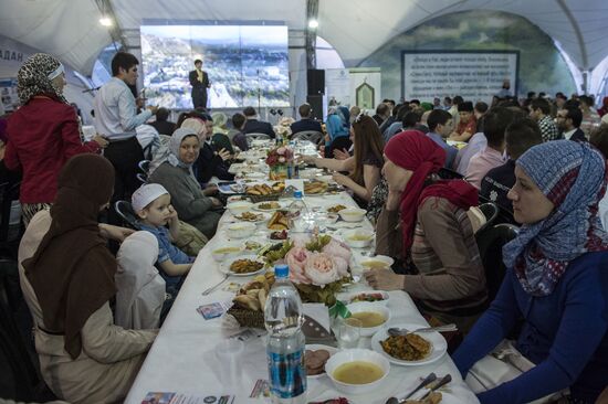 Crimea's party as part of Ramadan Tent charity project