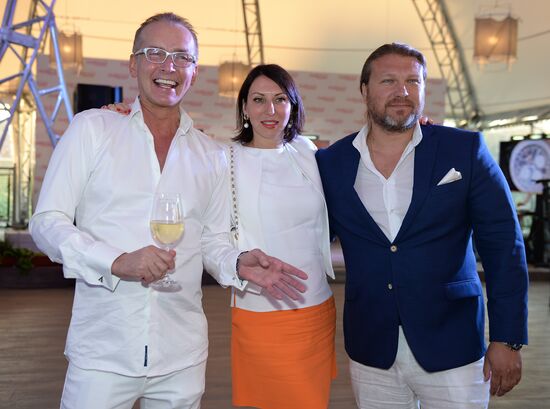 The Hollywood Reporter holds White Party