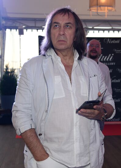 The Hollywood Reporter holds White Party